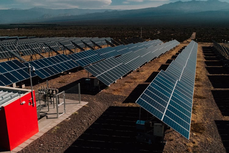 China domina el 80% de la producción de los componentes de los paneles solares.