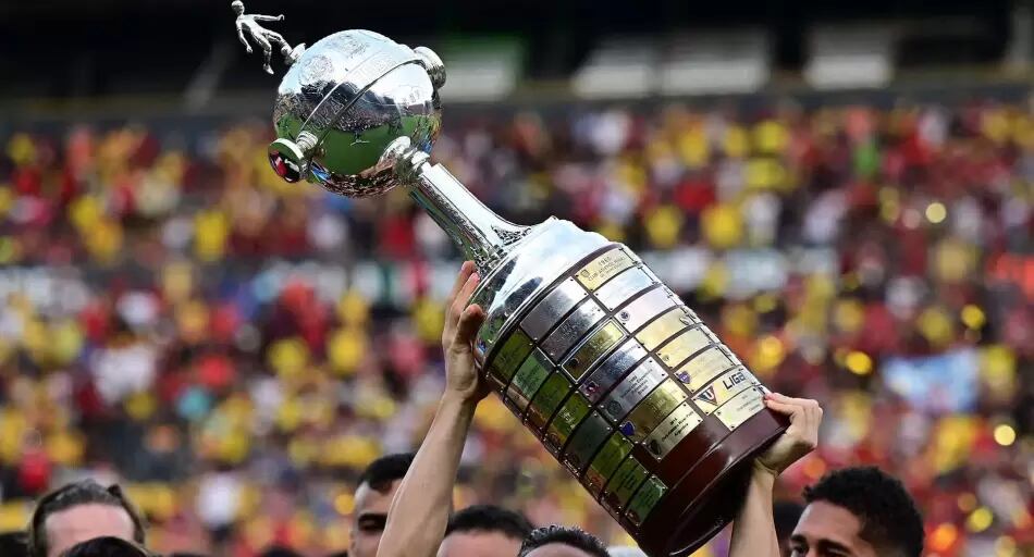 El trofeo de la Copa Libertadores.
