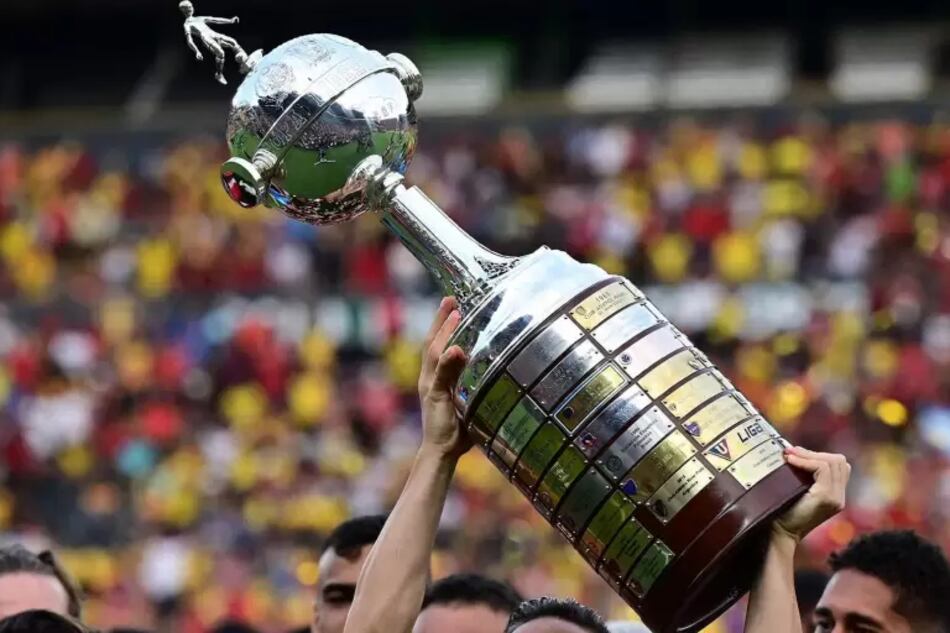 El trofeo de la Copa Libertadores.