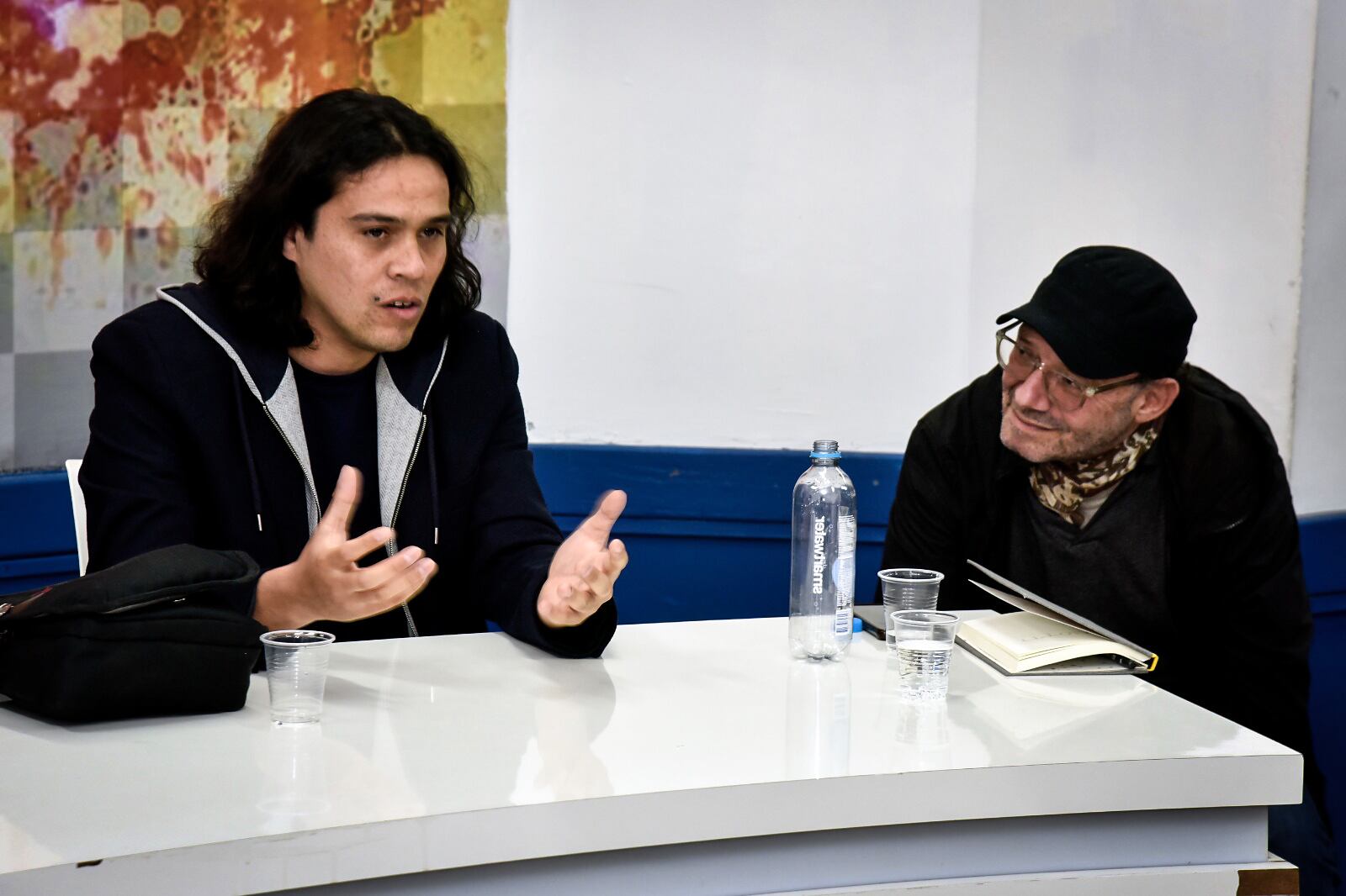 El periodista chileno Aníbal Arroyo junto al argentino Ezequiel Fernández Moore