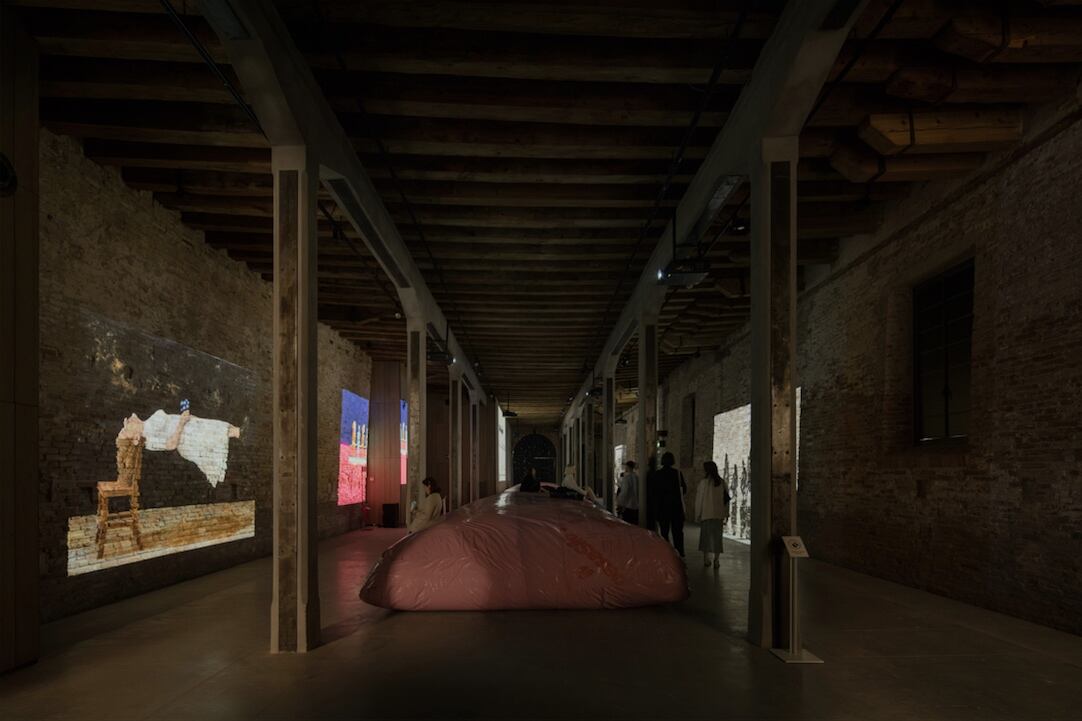 Siestario, fotografiado por Federico Cairoli en su presentación en Venecia