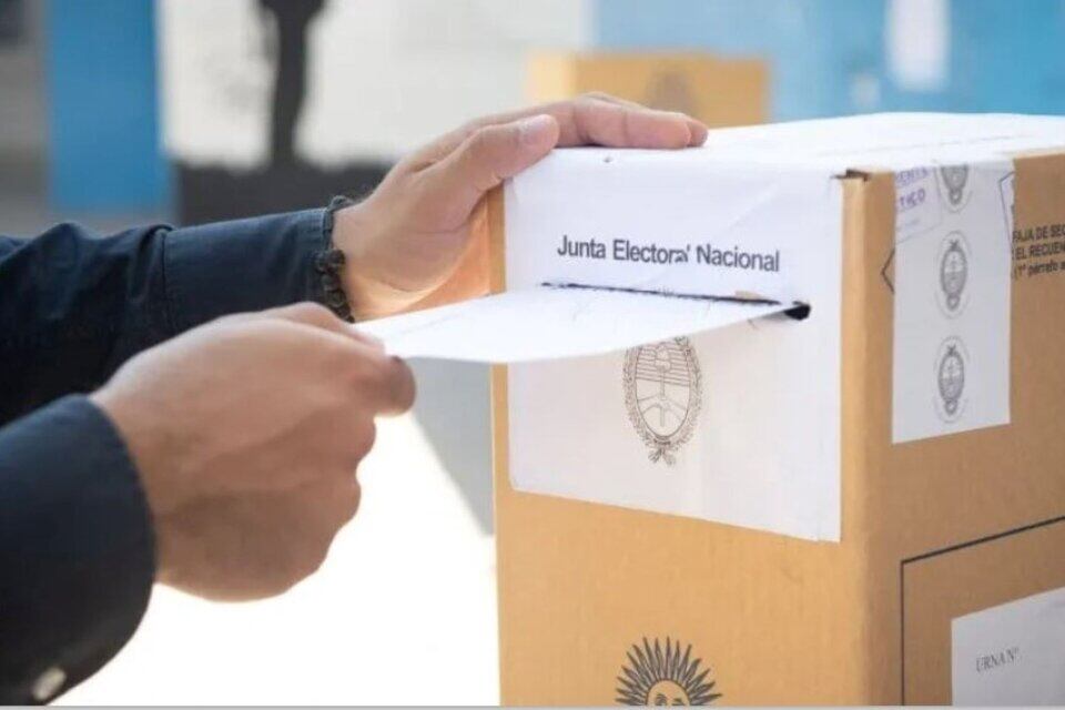 Quienes no asistan a las PASO a emitir su voto, podrán hacerlo en las elecciones generales, pero deberán justificar su ausencia.