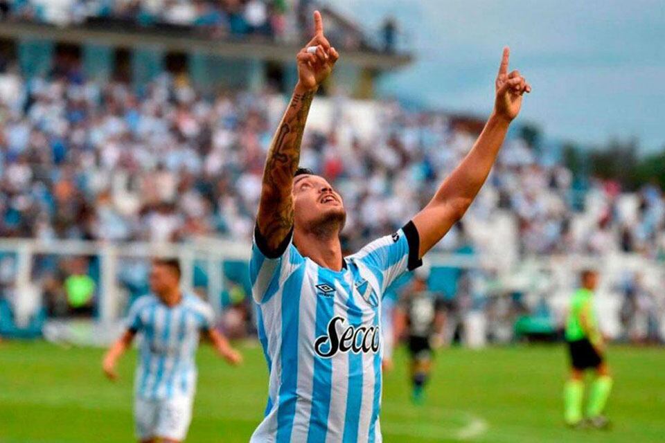 Yonathan Cabral se formó en Racing y se consolidó en el Decano.