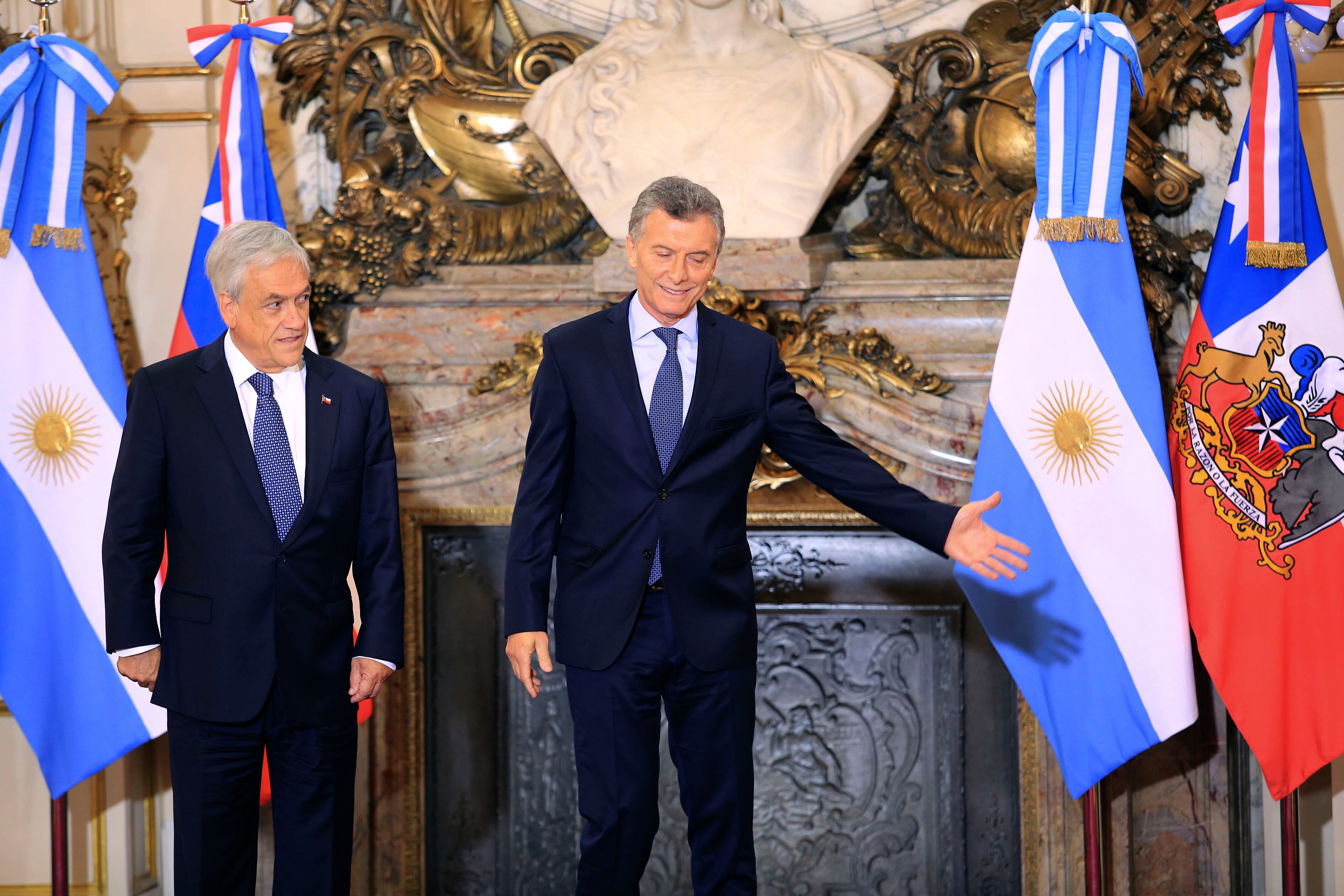 Mauricio Macri y Sebastián Piñera, neoliberalismo en crisis.