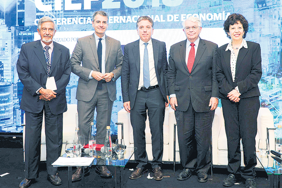 “Estamos bajando el gasto primario real en 10 puntos porcentuales”, celebró el ministro Dujovne.