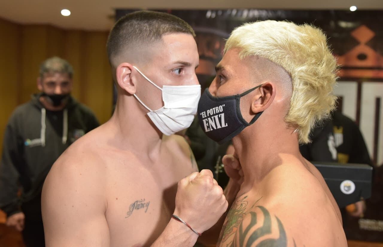 Hernán Comenzaña cara a cara con Jonathan Eniz tras el pesaje de este viernes.