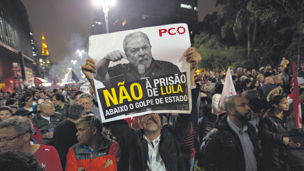 En San Pablo, cientos de simpatizantes del ex presidente brasileño salieron a protestar a las calles.