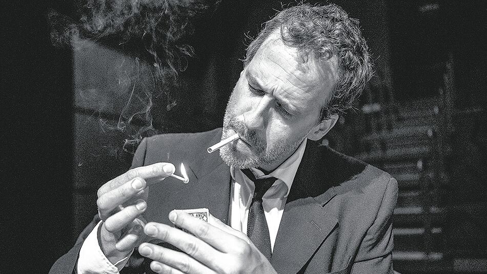 Gracia, que montó su unipersonal en El Camarín de las Musas, establece un código inusual con los espectadores.