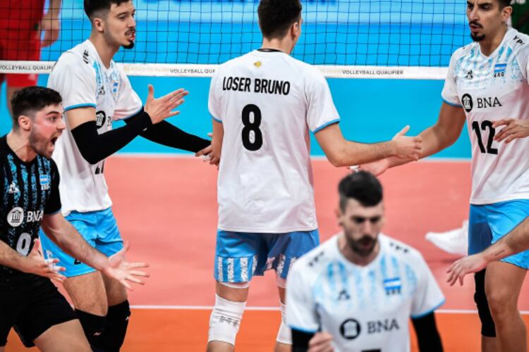 Tras el triunfo ante Bulgaria, la selección argentina de vóley.