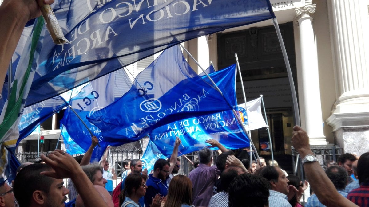 Desde La Bancaria calificaron de "absurda" la actitud de los bancos y el ministro Jorge Triaca.