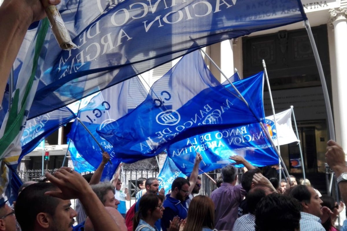 Desde La Bancaria calificaron de "absurda" la actitud de los bancos y el ministro Jorge Triaca.