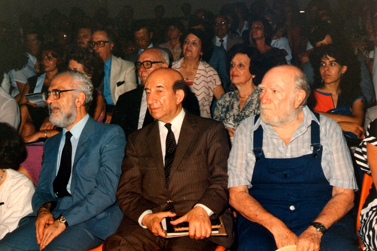 DI BENEDETTO Y BAJARLIA CON ARIEL BUFANO, EN LA ENTREGA DE LOS PREMIOS KONEX, 1984