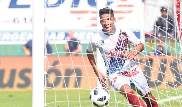 Lomónaco festeja el segundo.