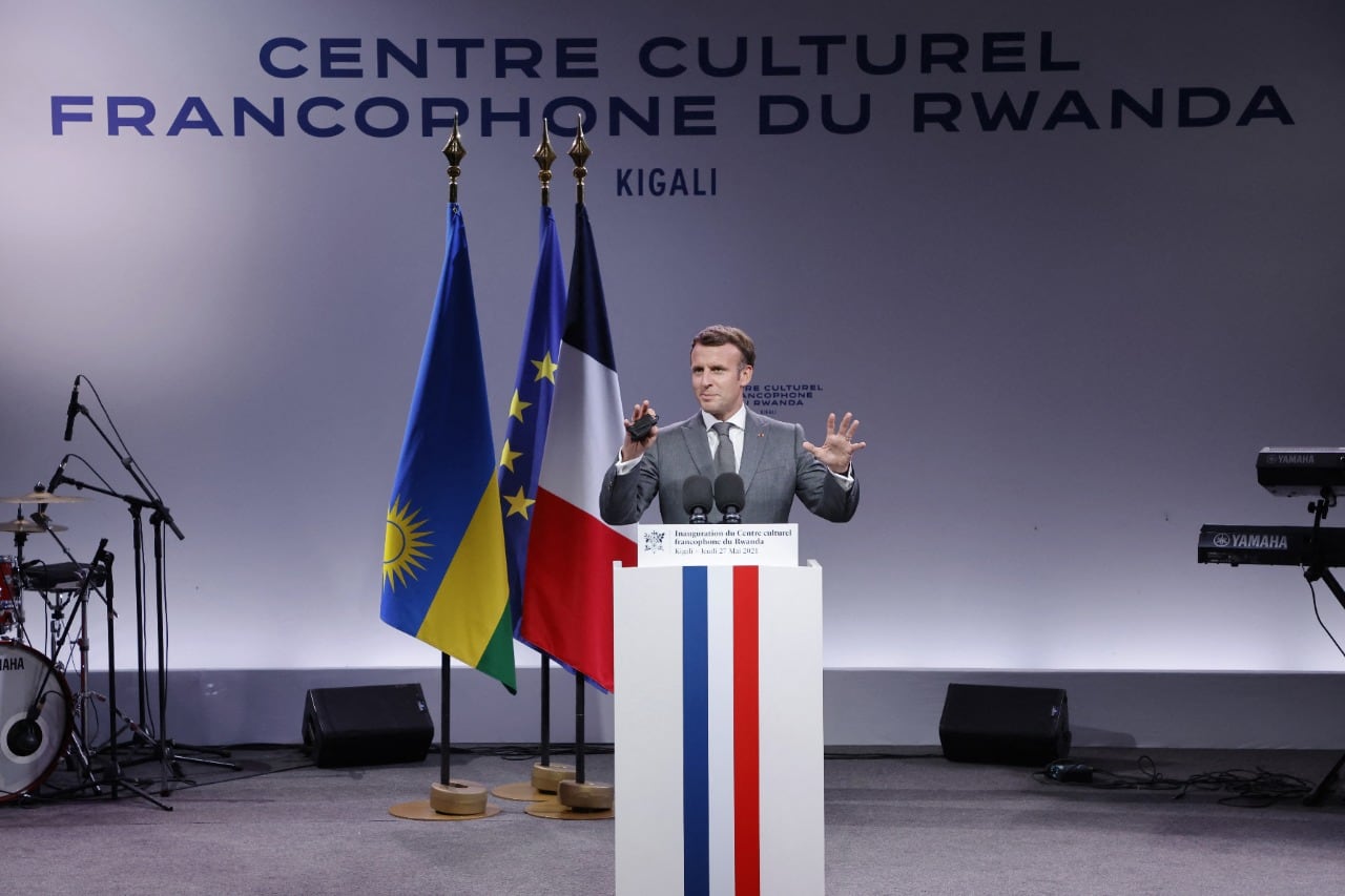 "Hoy aquí, con humildad y respeto, he venido a reconocer nuestras responsabilidades", dijo Emmanuel Macron.