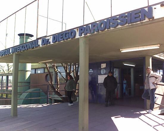 La víctima fue internada el sábado a la noche en el hospital Paroissien con quemaduras graves.