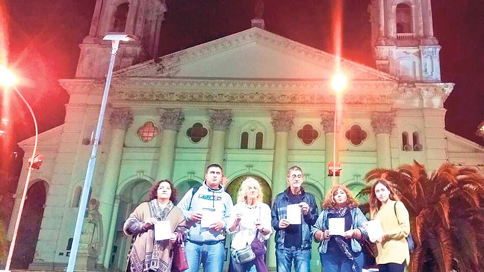 Frente a la catedral de Paraná, integrantes de la Red sostienen que tienen registrados unos 70 casos.