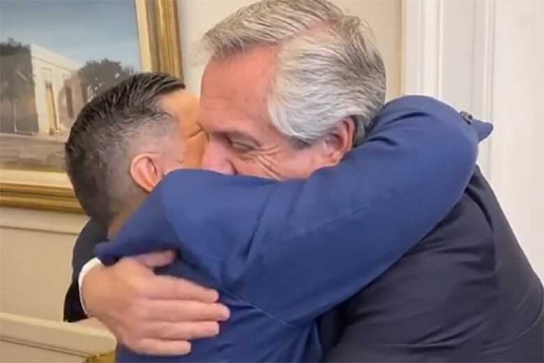 Diego Armando Maradona se reunió en la Rosada con el presidente Alberto Fernández.