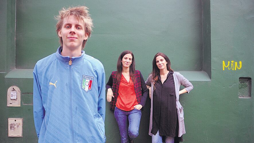 María Marull, su hermana Paula Marull y Agustín Daulte. La obra va en El Camarín de las Musas.