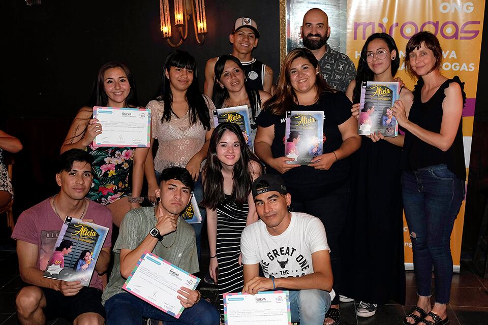 El grupo que realizó la fotonovela festejó el fin de año esta semana. 