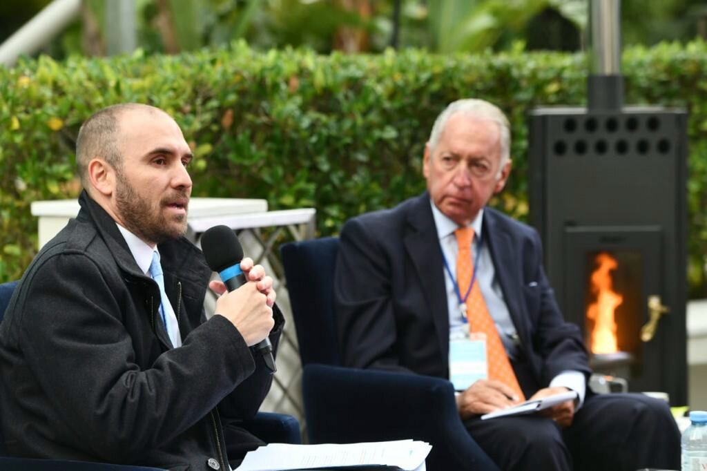 Ministro Martín Guzmán con titular de la UIA Daniel Funes de Rioja.