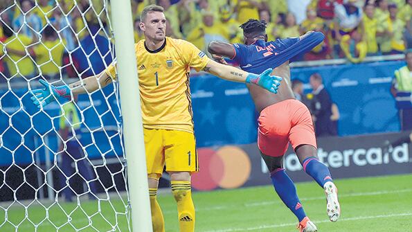 El gesto de Armani luego de uno de los goles colombianos.