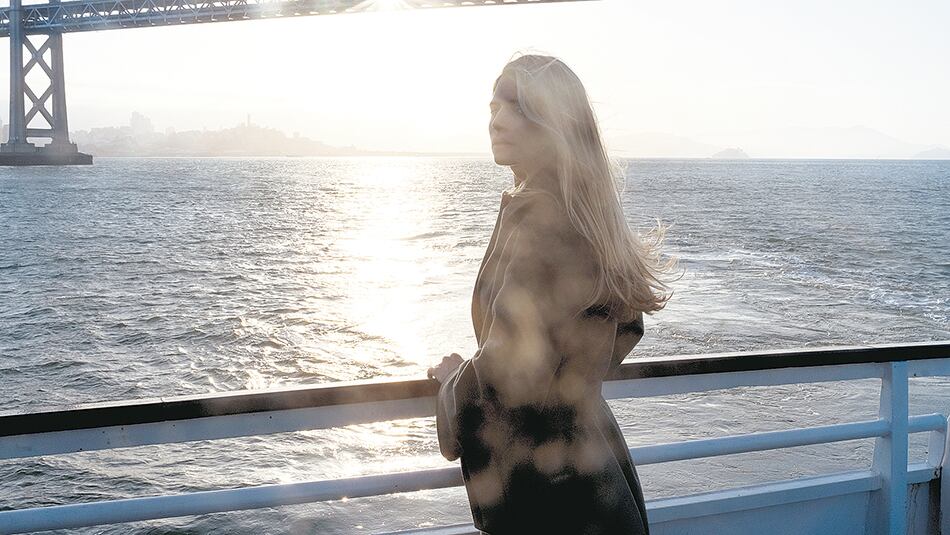 The OA refuerza su narrativa ambigua y lógica, que fuerza su verosímil.