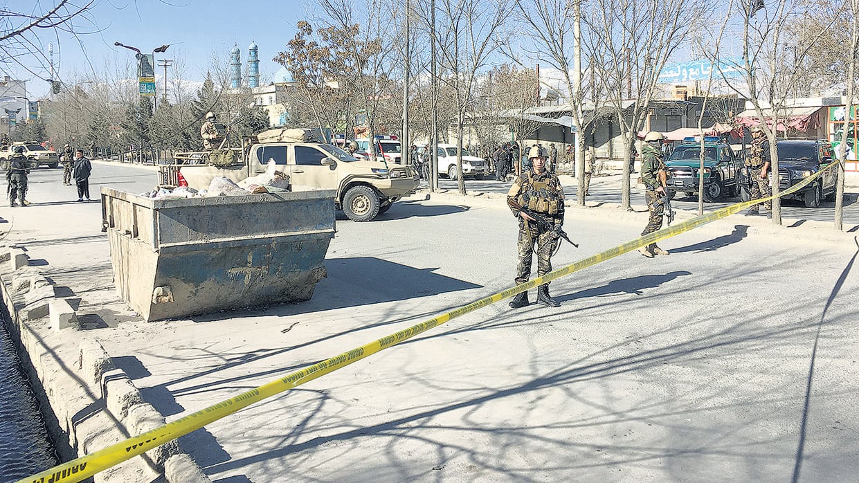 Imagen de un retén militar en Kabul la semana pasada, similar al atacado ayer.