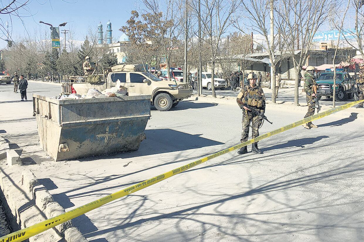 Imagen de un retén militar en Kabul la semana pasada, similar al atacado ayer.