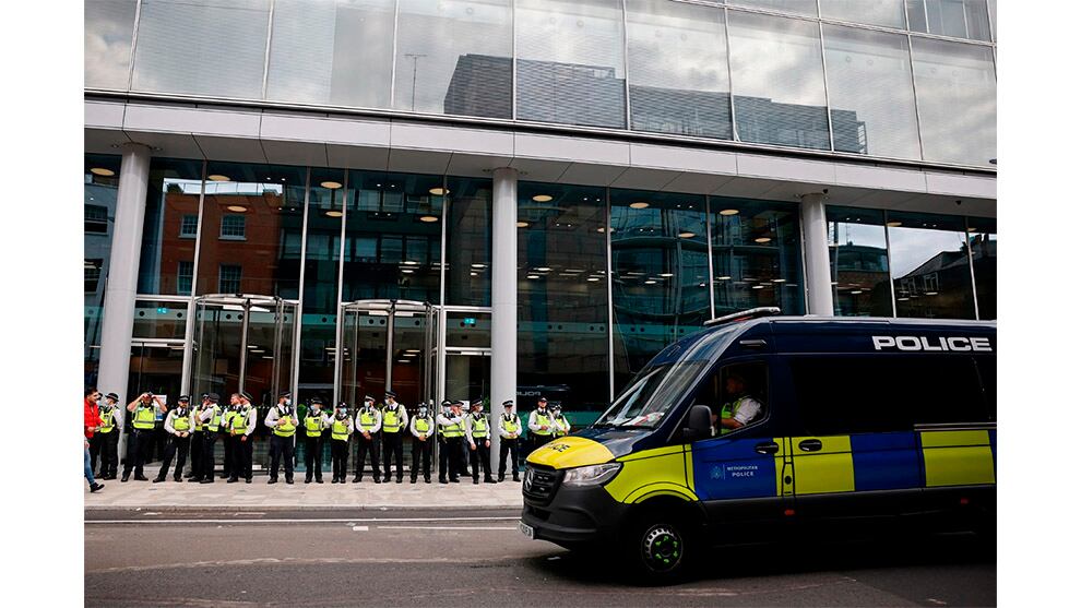 "El ataque a los periodistas a causa de su información sobre el coronavirus es un hecho preocupante que ITN está siguiendo de cerca", dijo un portavoz de la empresa.