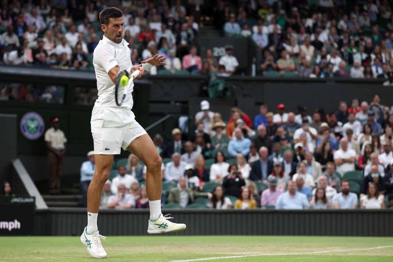 Novak Djokovic continúa firme en el tercer Grand Slam de la temporada.