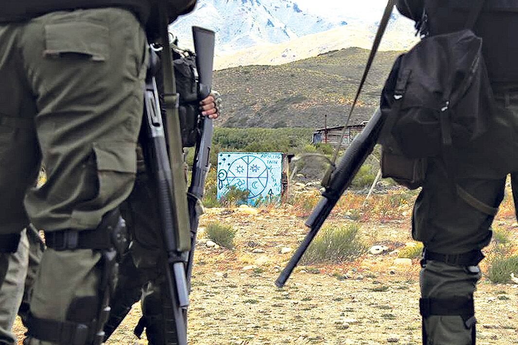Gendarmes y policías atacaron a los mapuches el martes y el miércoles.