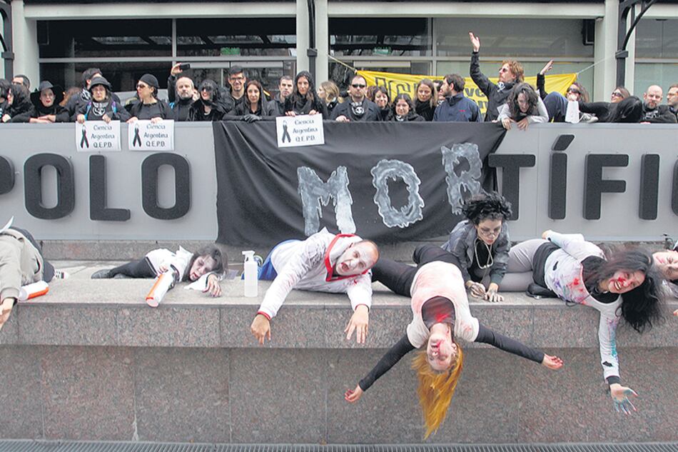 Los investigadores hicieron “un velorio de la ciencia” en el Polo Científico el año pasado.