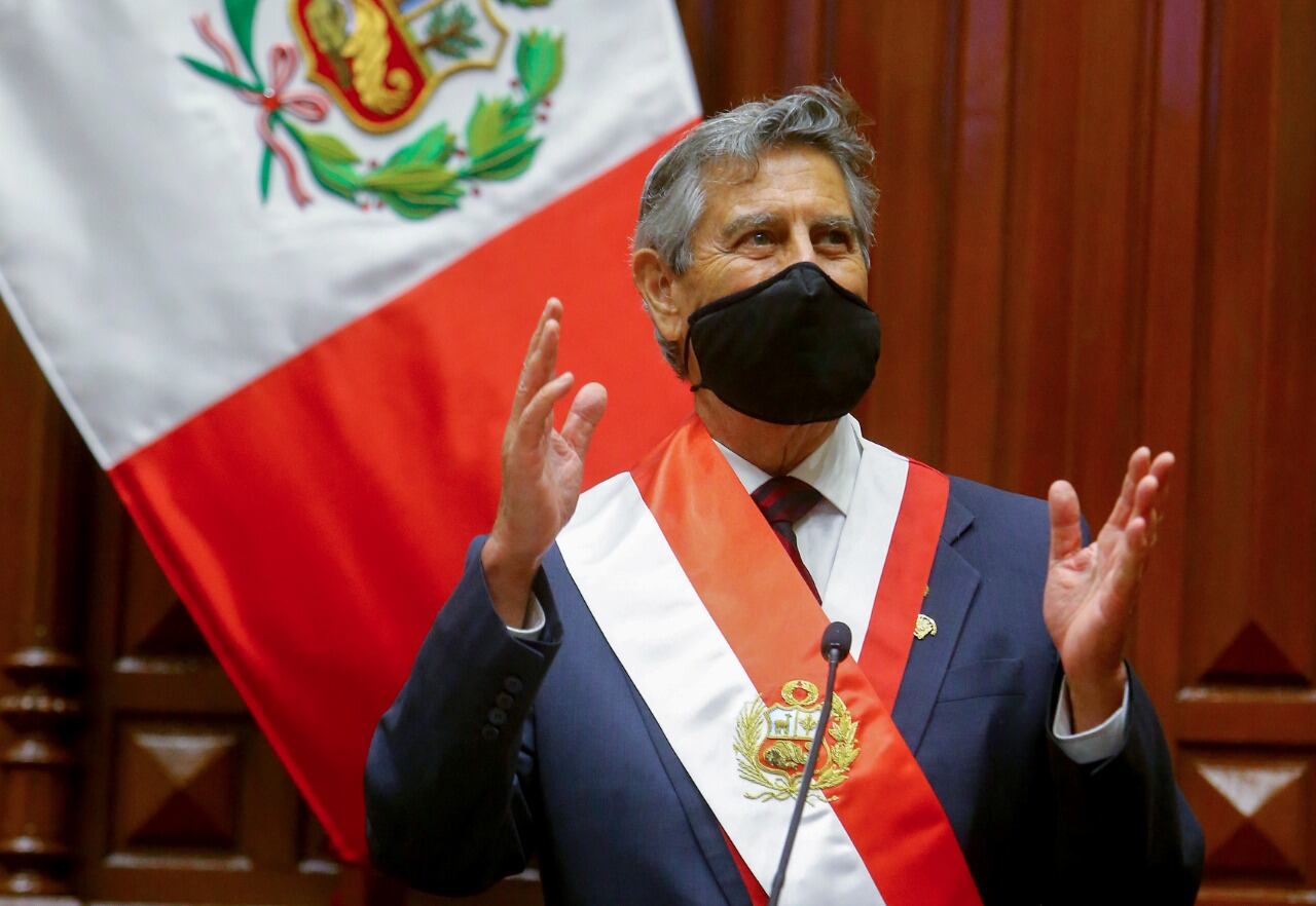 Francisco Sagasti, de 76 años, asumió como presidente de Perú.
