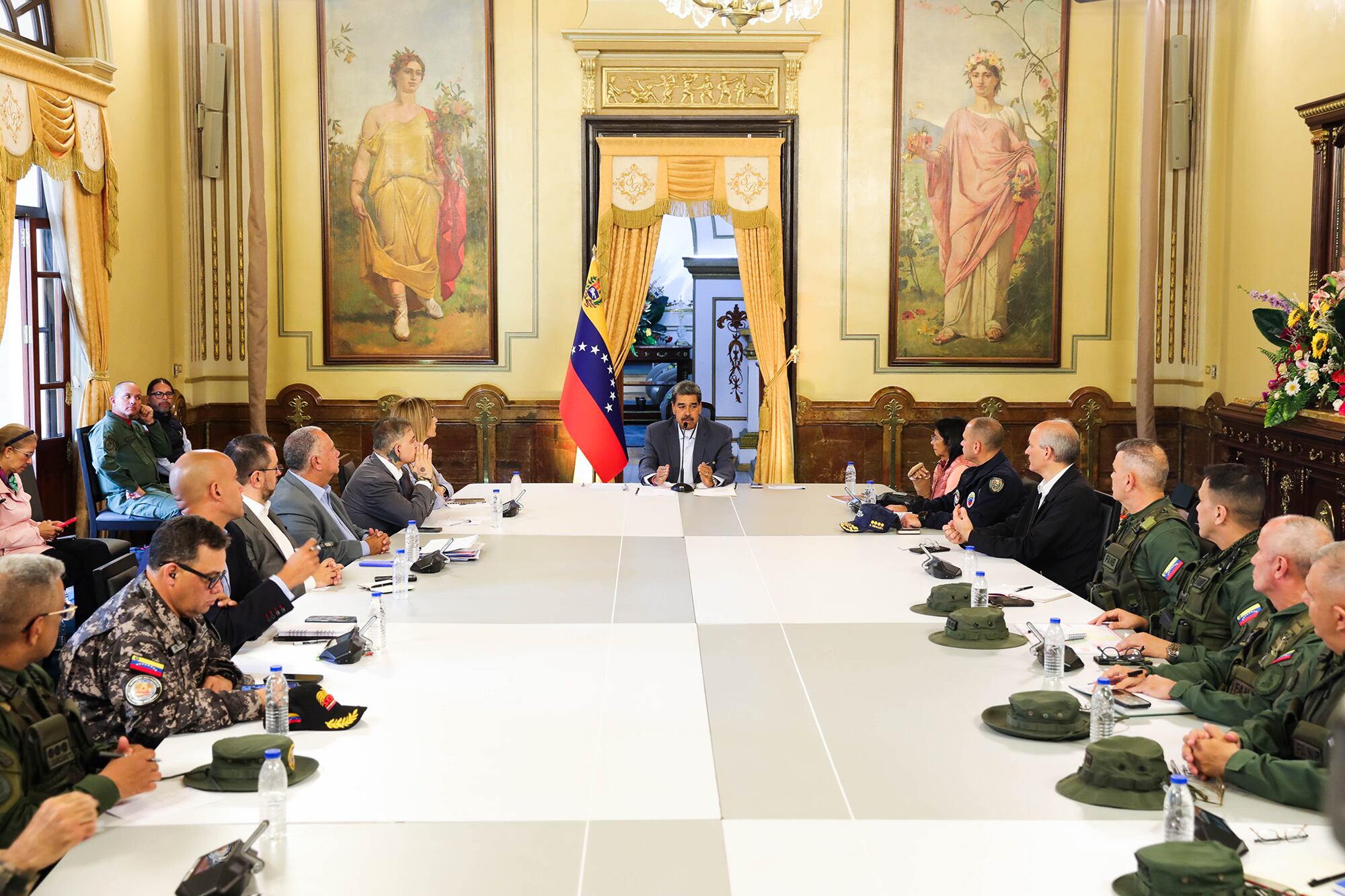 Maduro preside el Consejo de Defensa de la Nación, en Caracas. 