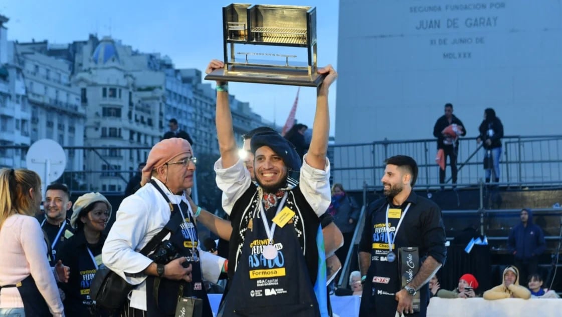 Héctor Caballero es el mejor parrillero del país. 