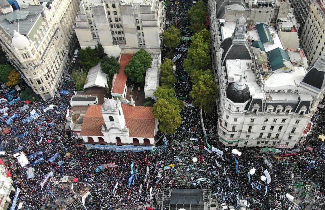 “Los argentinos somos todos populistas”, indica el politólogo Rubén Manasés Achdjian.