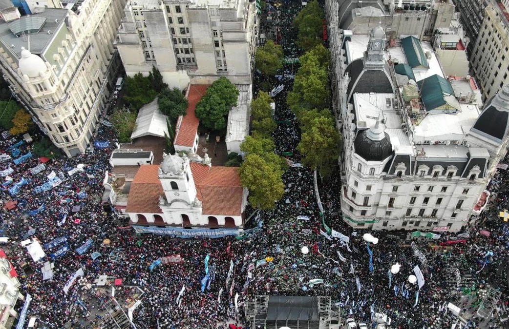 “Los argentinos somos todos populistas”, indica el politólogo Rubén Manasés Achdjian.