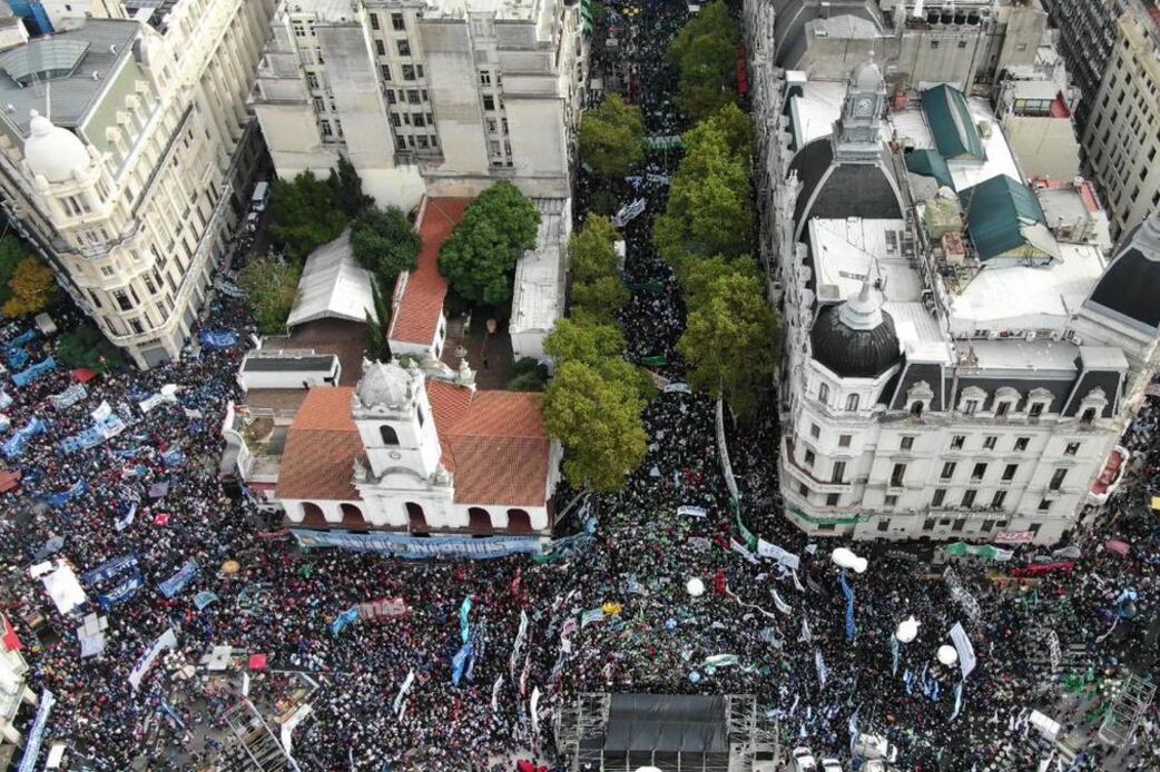 “Los argentinos somos todos populistas”, indica el politólogo Rubén Manasés Achdjian.