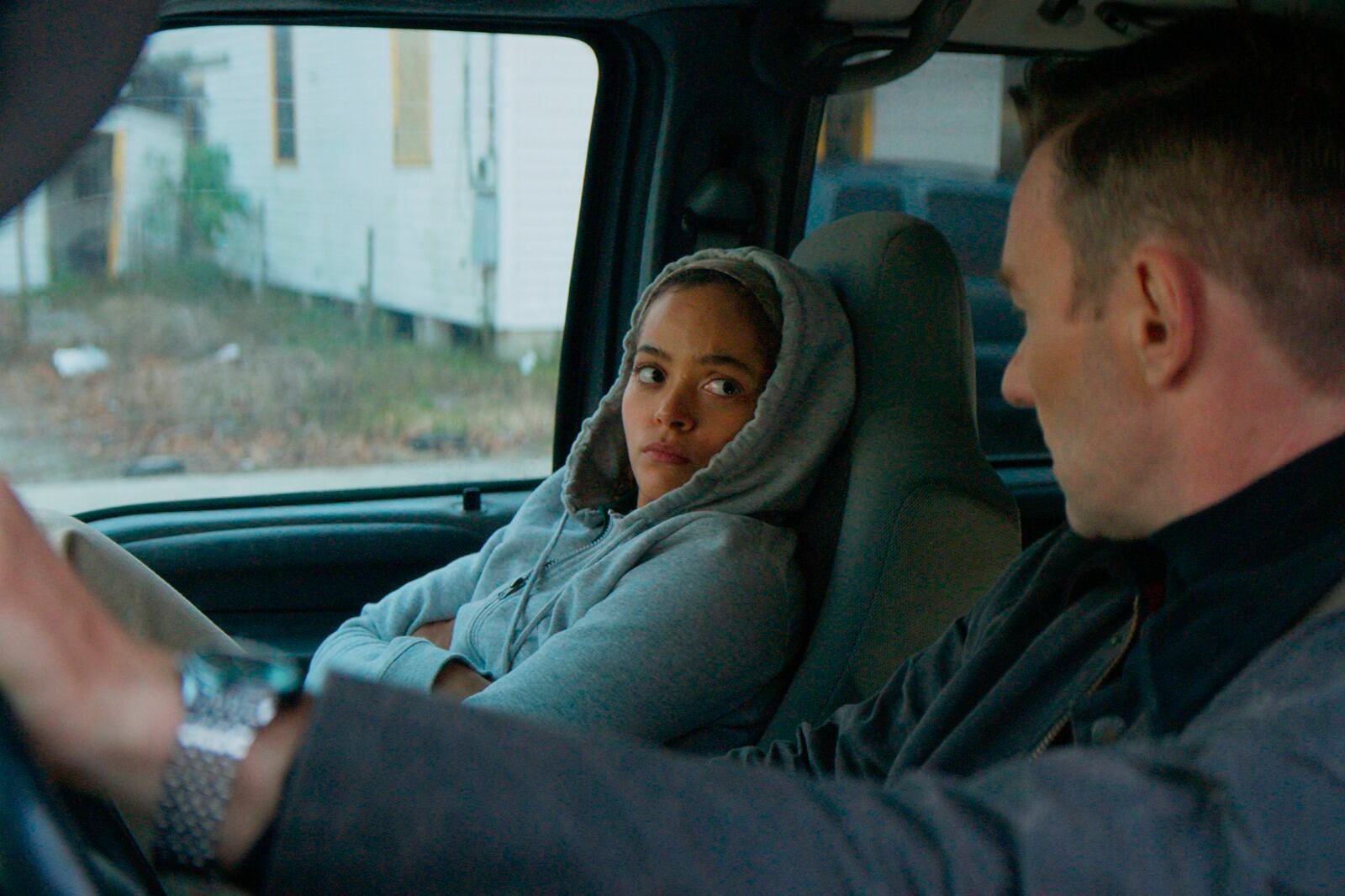 Quintessa Swindell y Joel Edgerton, protagonistas del film.