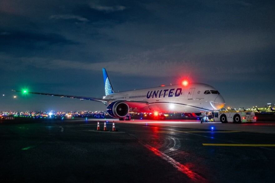 United Airlines halló un cadáver escondido en el compartimiento de la rueda de uno de sus aviones.