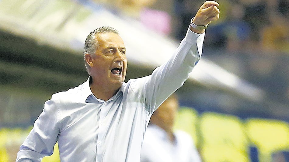 Alfaro tiene varios frentes para definir en poco tiempo.