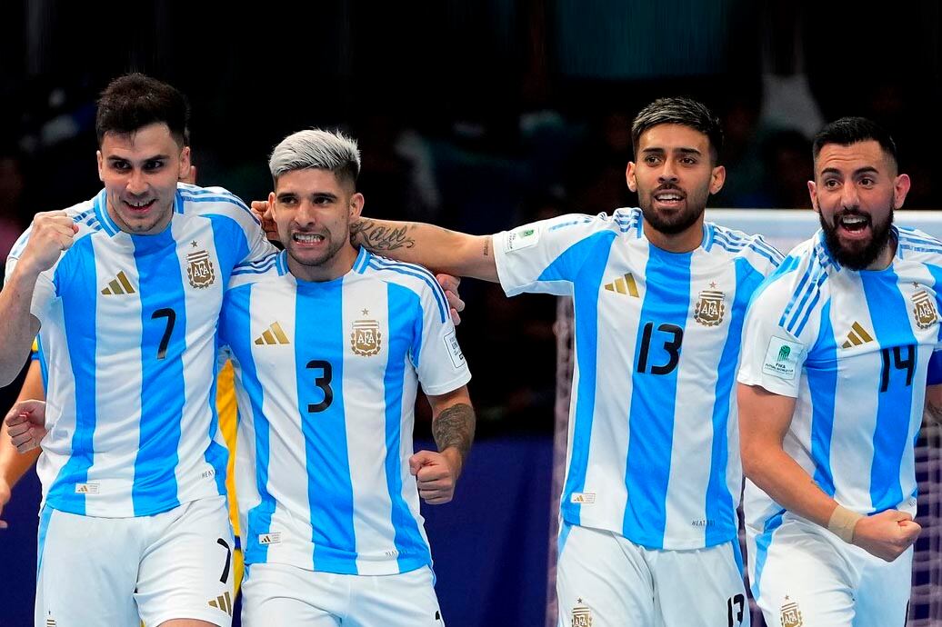 La selección argentina de futsal le ganó a Francia y enfrentará a Brasil en la final del Mundial.