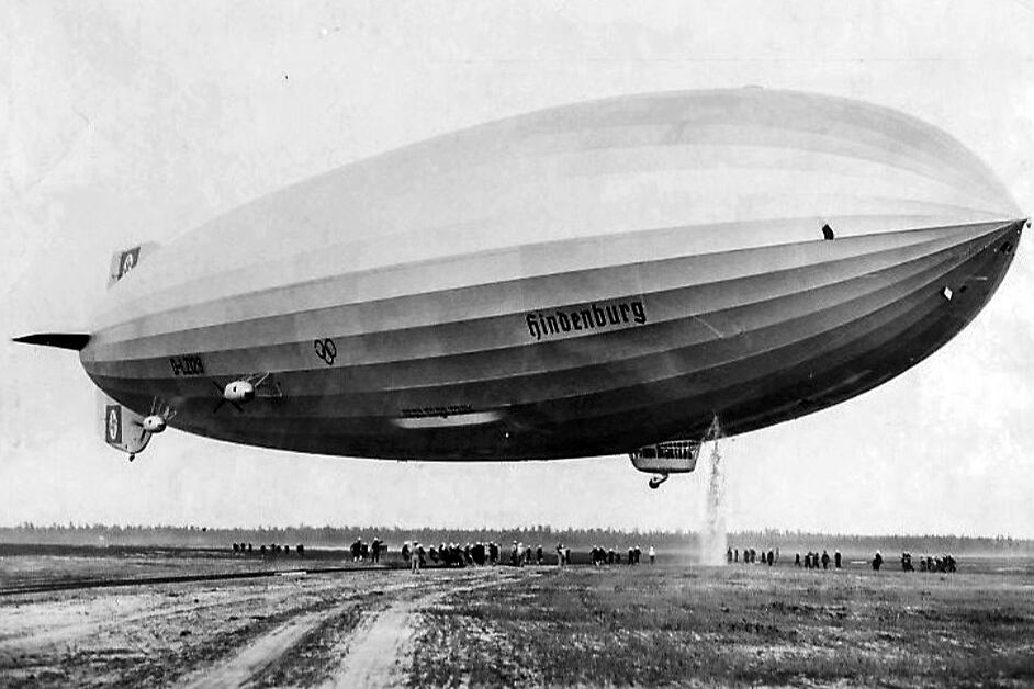El Hindenburg se incendió al llegar a Nueva Jersey el 6 de mayo de 1937.