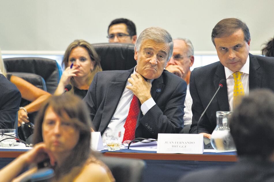 Aguad asistió a la comisión para tratar de atenuar el escándalo desatado por los beneficios otorgados a la familia presidencial.