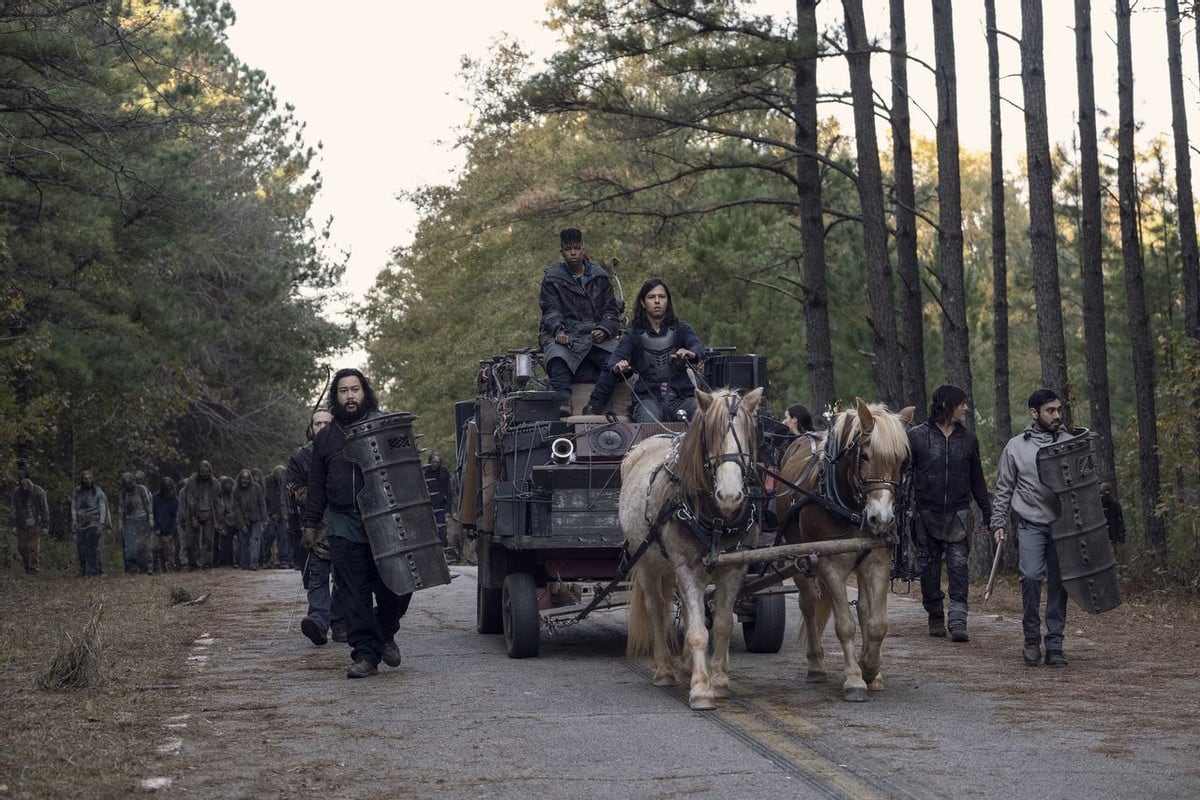 Los "walkers" siguiendo a un carro al ritmo de Talking Heads, gran momento del "finale" de la temporada 10.