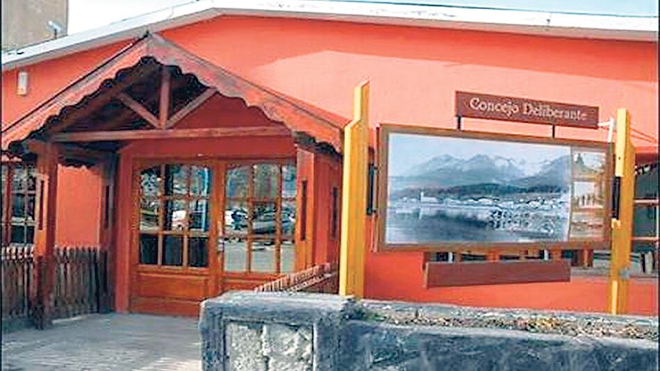 El Concejo Deliberante rechazaba el reclamo feminista con el argumento del interés del votante.