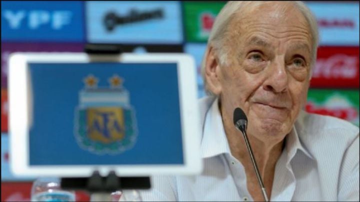Menotti, disgustado con el Muñeco Gallardo.
