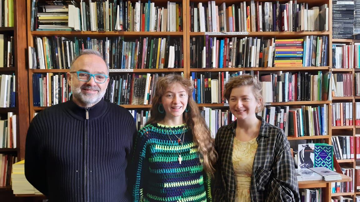 Padre e hijas sobrevivieron al macrismo y ahora se reinventan en medio de la pandemia. 