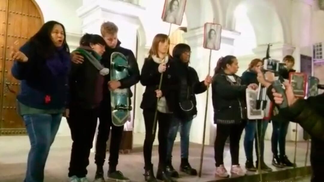 Los familiares reclamaron en la puerta del Concejo Deliberante.