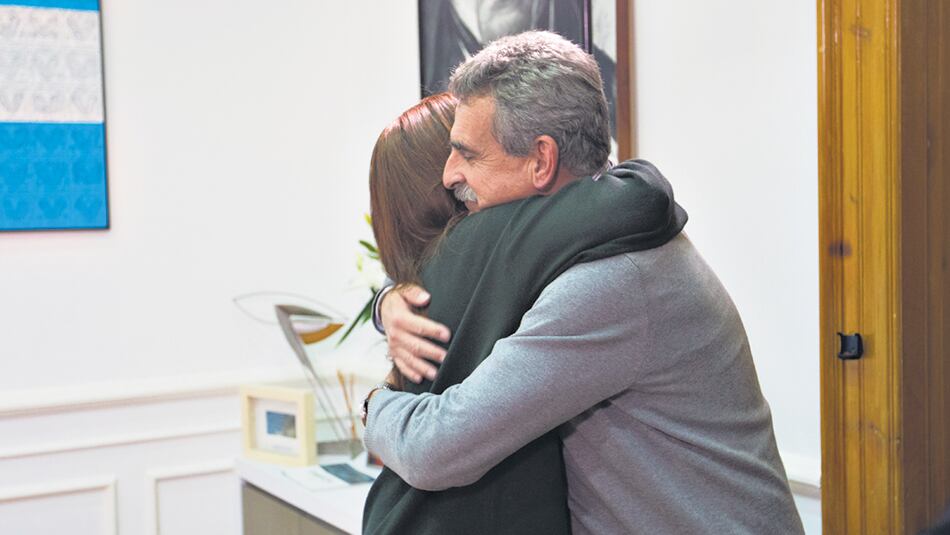 Cristina Kirchner y Agustín Rossi se encontraron ayer por la tarde en la sede del Instituto Patria.